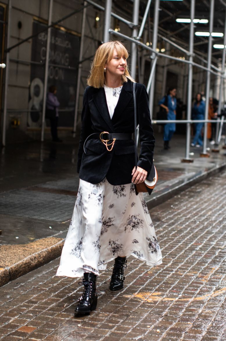 搭靴子穿的裙子秋冬款,裙子靴子秋冬搭配图