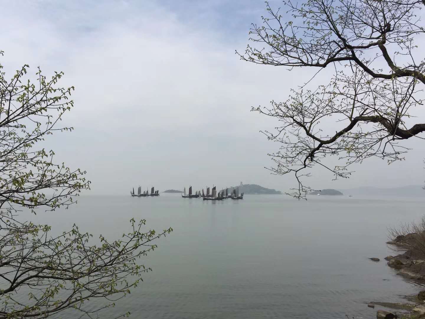 你心中的江南是怎样的？余光中笔下的江南：是山水是爱人是母亲