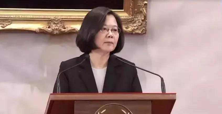 丑大了！美媒突然刊登涉台广告，事关论文门，要求蔡英文下台