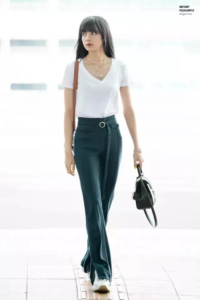 拥有lisa同款铁刘海,拥有香奈儿包包