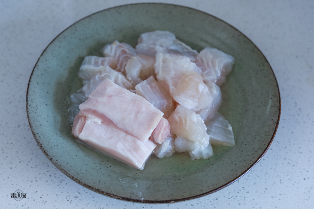 自己做鱼丸子的做法,自己做鱼丸的方法视频