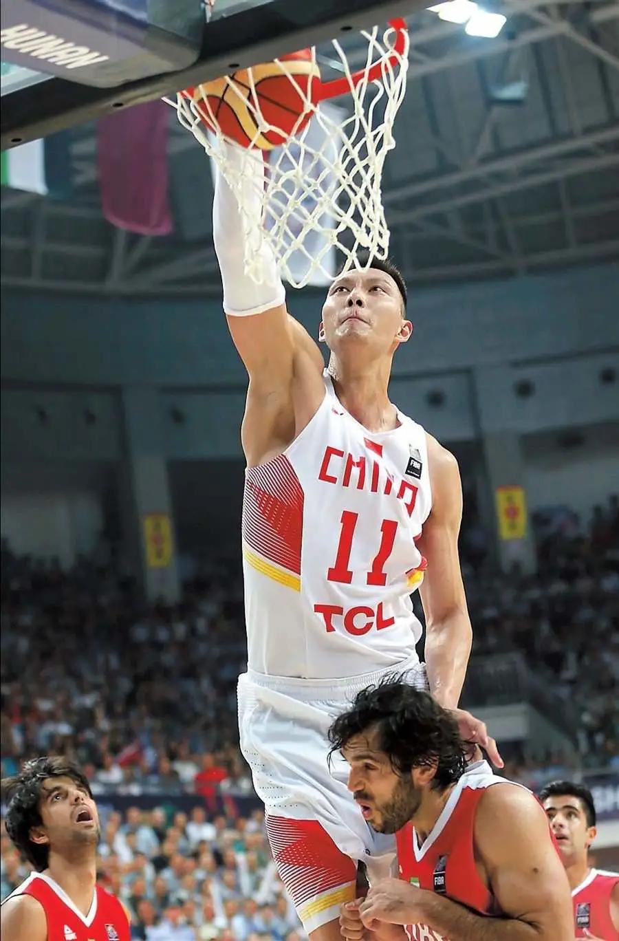 易建联nike篮球签名,nike易建联1代