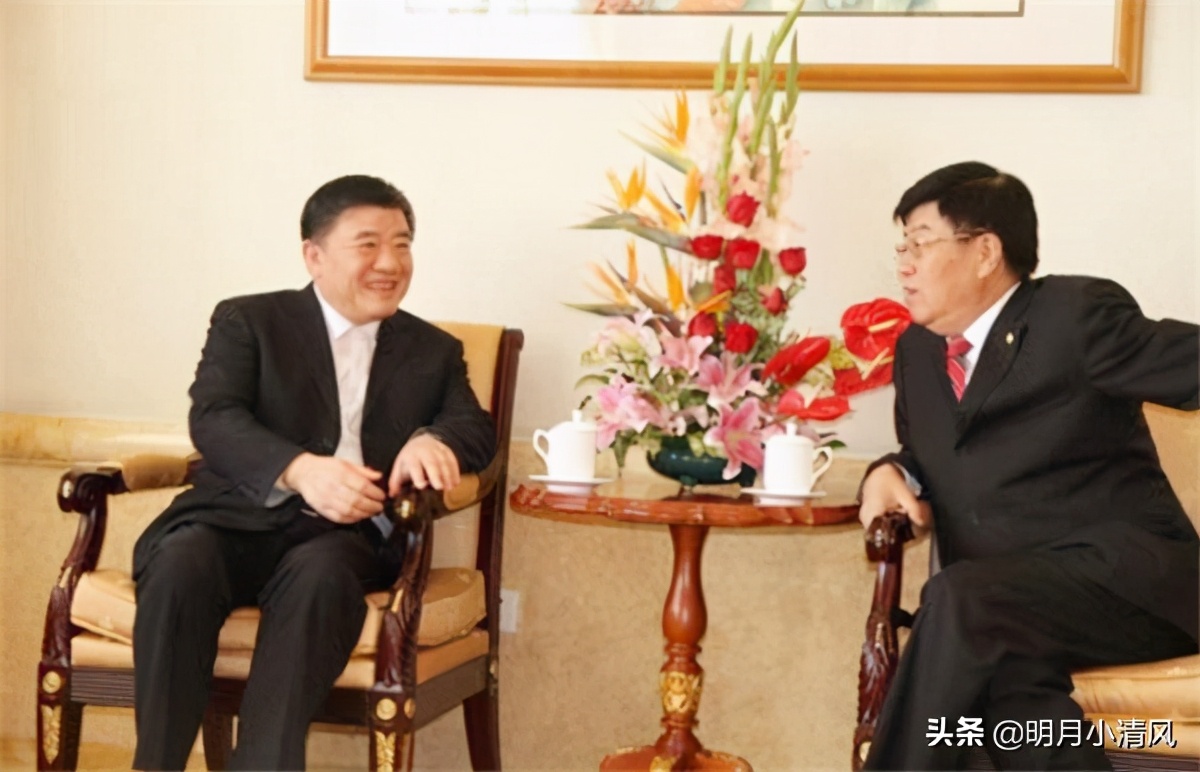 他是民企“药王”,一年卖800亿,工厂修得像故宫却坚持不上市