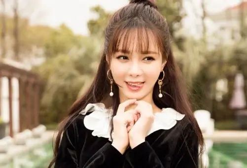 沈梦辰二手衣服,沈梦辰在闲鱼高价出售二手衣服