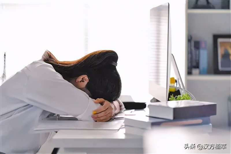 中午不睡下午崩溃原话,中午不睡下午崩溃