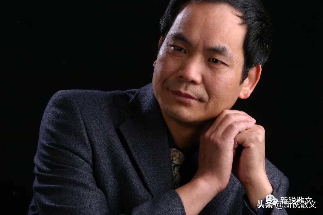 娘去了一个叫天堂的地方，故乡的山水依旧在，却没了家的味道