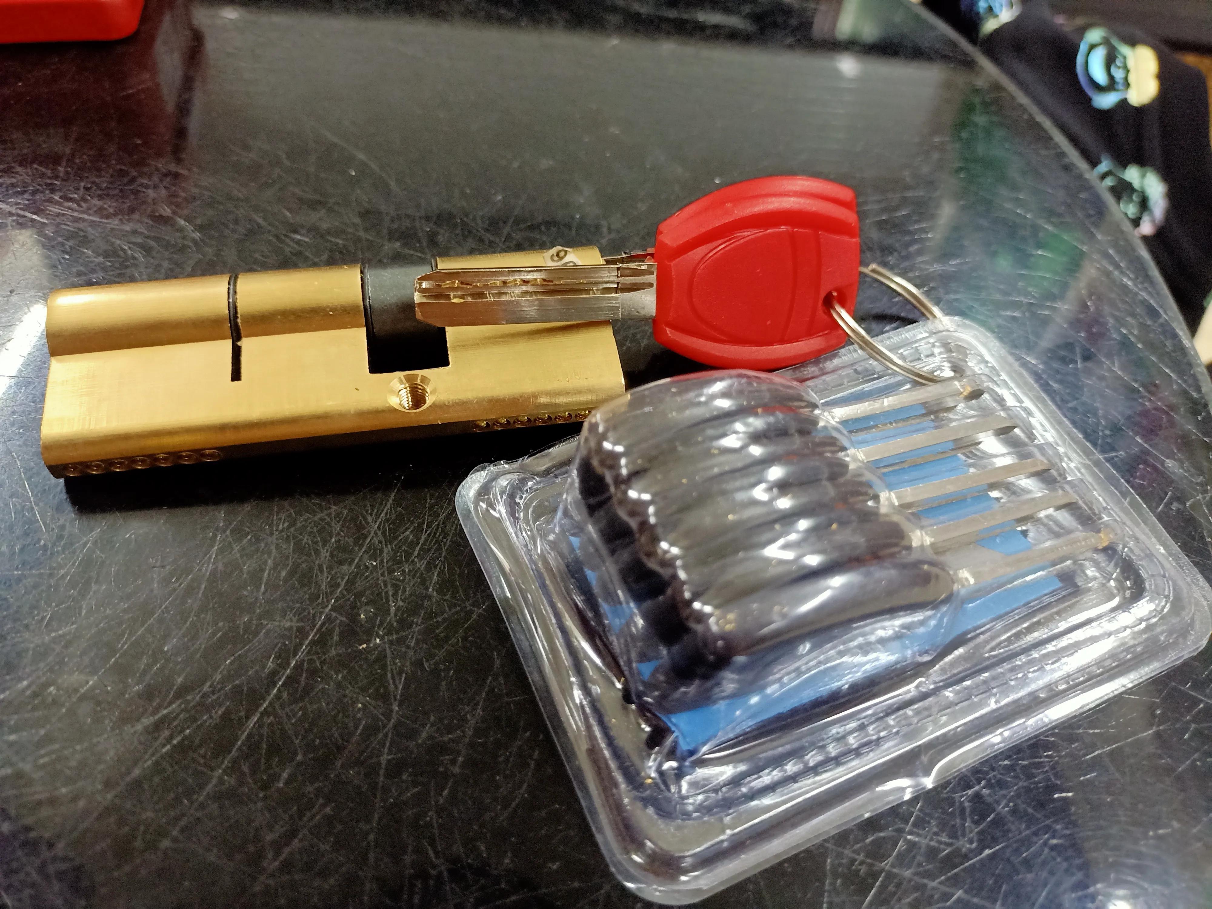 防盗门锁芯不知道尺寸怎么办,防盗门锁芯怎么进不去