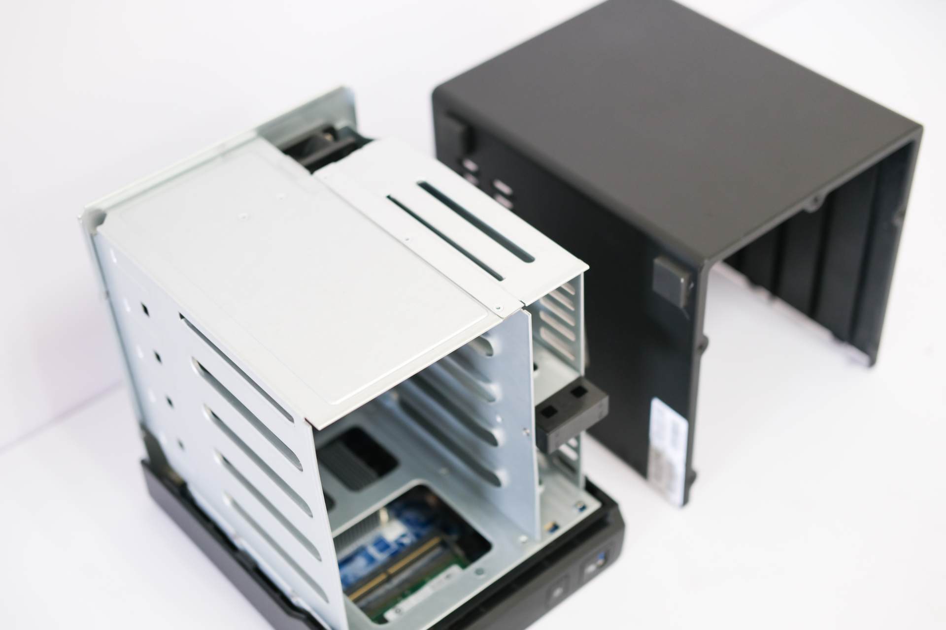 ZFS、RAIDZ欲罢不能？威联通TS-h973AX上手