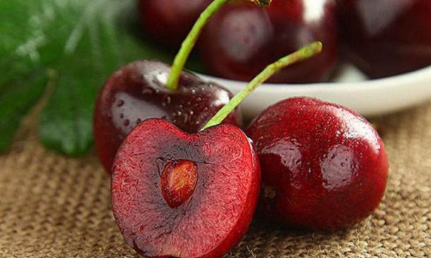 小樱桃里的虫子能吃吗,樱桃里面有蛆吃了会怎样