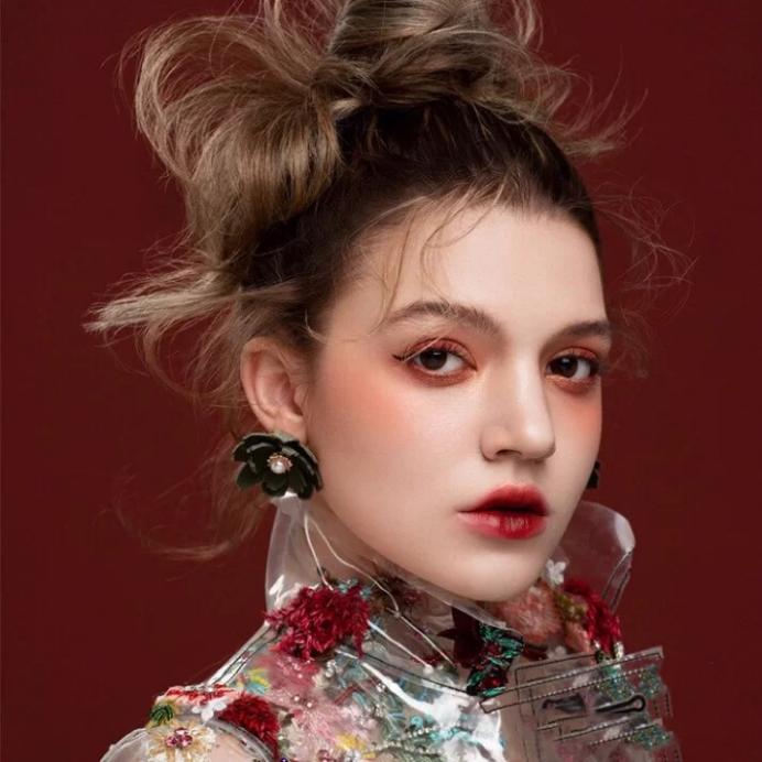 最近很火的轻奢款妆容,古典妆容适合什么风格的人