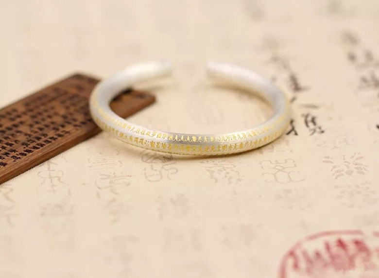 银饰变黑的原因,银饰变黑是什么原因引起的