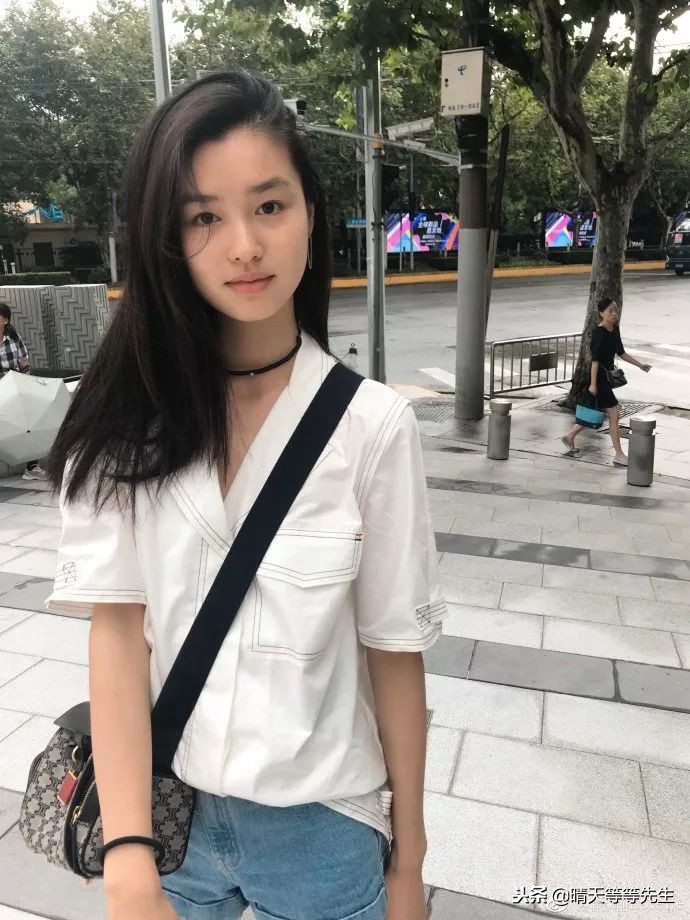 2018维密刘雯依旧气场,2018维密走秀完整视频刘雯