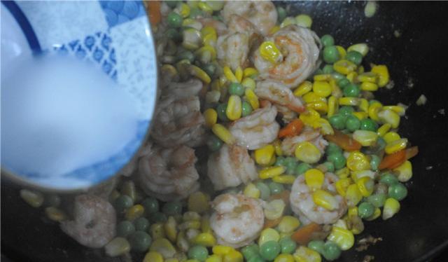 冰冻虾，别直接下锅！多加这“1步”，鲜嫩又不腥，美味吃不够