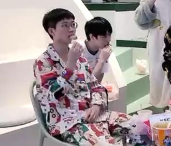 笑影新赛季要打替补了么,笑影四杀各大直播间反应