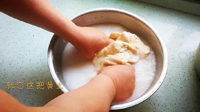 凉皮制作干裂,做凉皮粘锅怎么处理