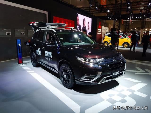 本田思域王露峥嵘丰田YARIS很有型东京改装车展大爆发