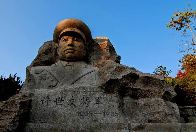 *世友许**将军的葬礼：一千多辆轿车排成长龙，撼动南京城