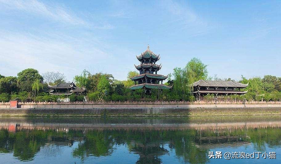 老成都人眼里的“暴发户”城区，境内既有繁华商贸，又有诗和远方