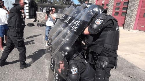 特警训练遭群众围观,特警魔鬼式训练