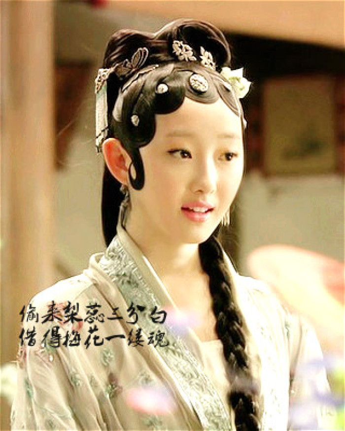 少年只觉黛玉真，成年方晓宝钗妙