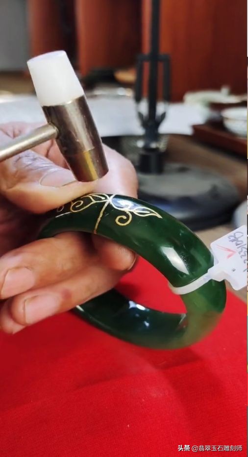 玉手镯断裂了值得修复吗,玉手镯裂了怎么修复