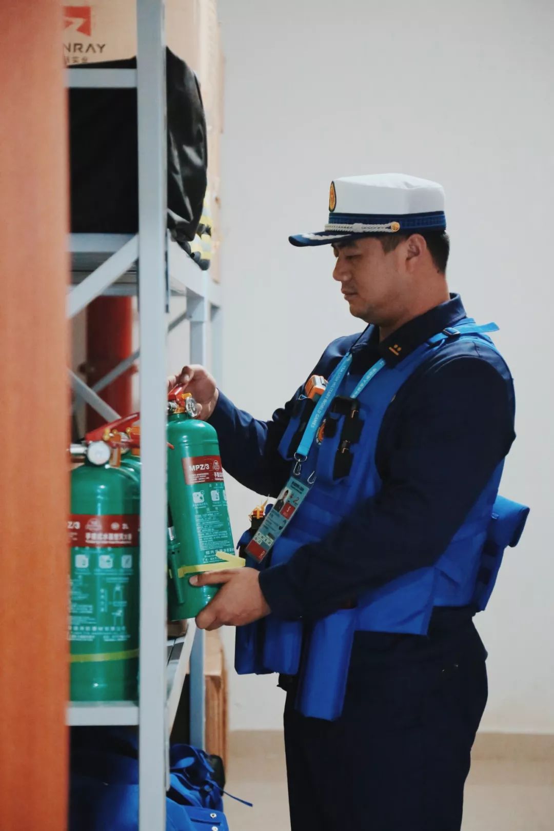 走，带你去看黄家湖畔的“蓝马甲”