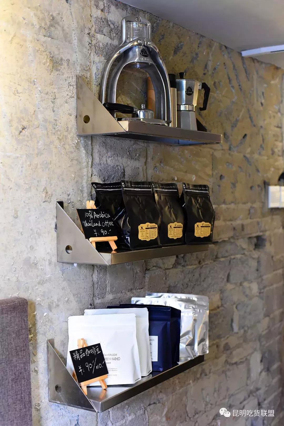 昆明2环边巷子里的小店，1杯咖啡+1份简餐，感觉我又去到了泰国