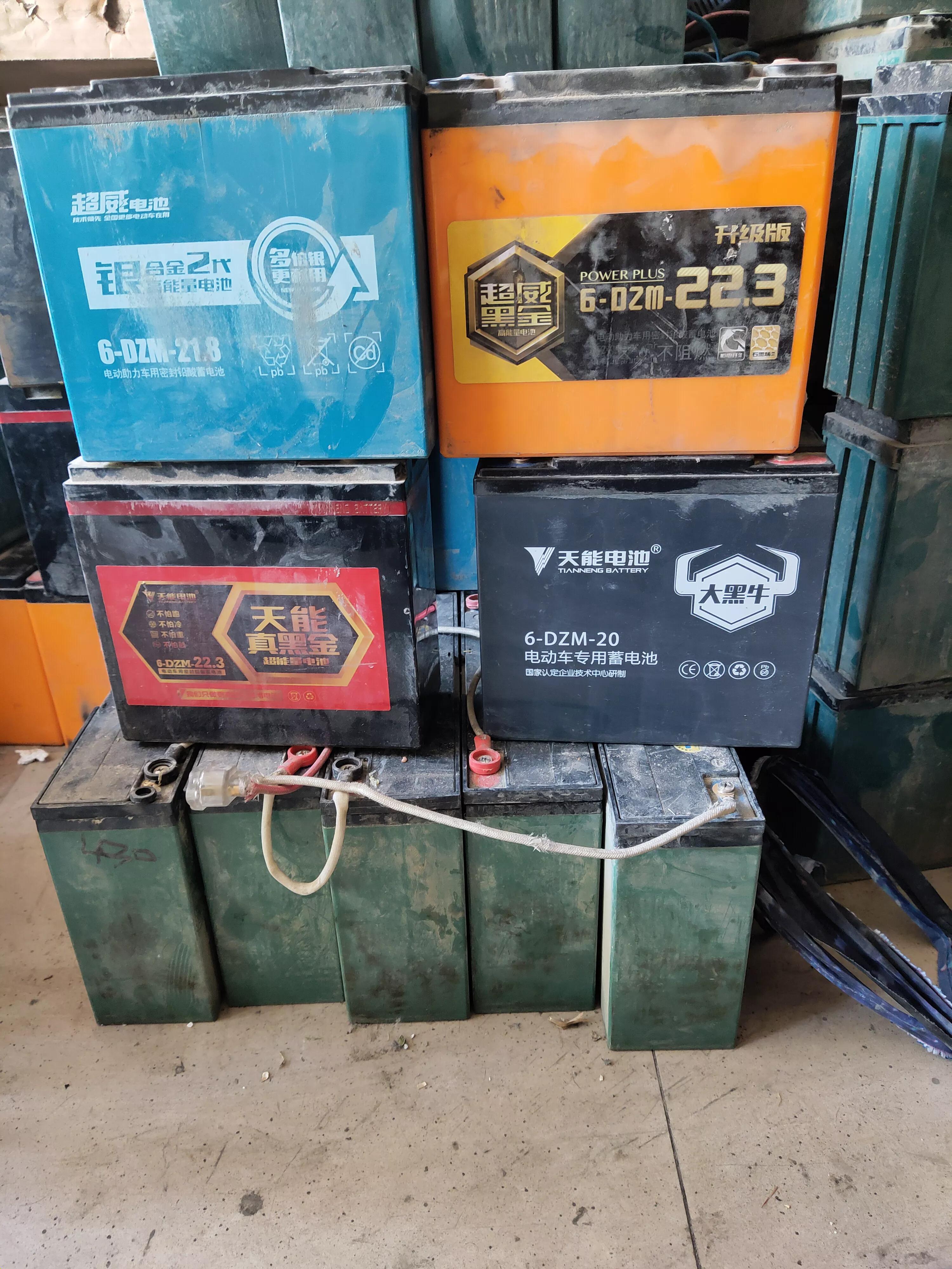 电动车装4块电池好还是5块电池好,电动车换电池怎样选到原装电池