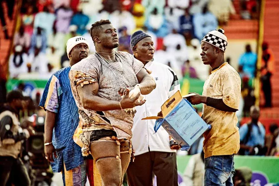 塞内加尔摔跤场景,塞内加尔人摔跤视频