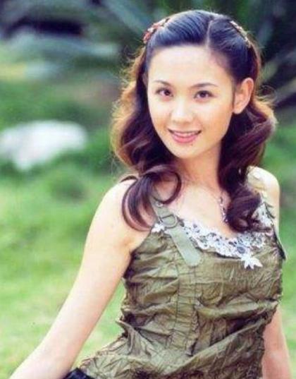 程莉莎说郭晓冬穿军装,郭晓冬老婆程莉莎衣服