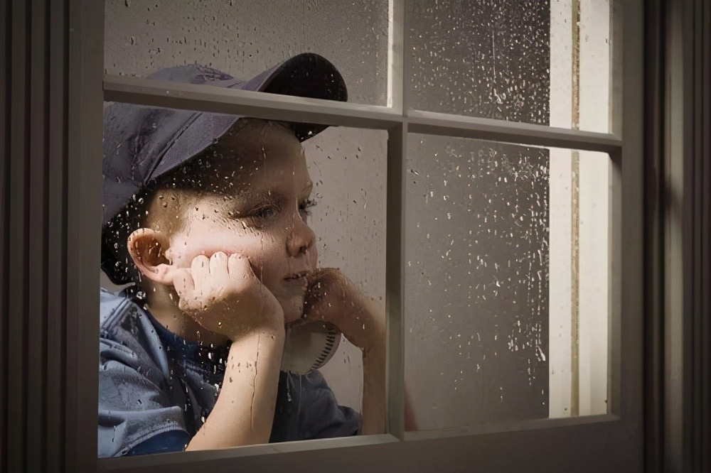 怎样让孩子不自卑内向,如何改变孩子内向害羞胆小的性格