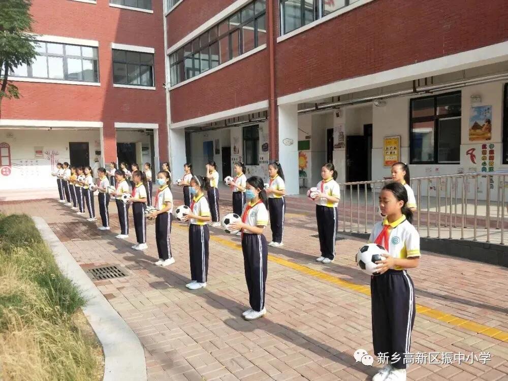 小学校园足球比赛精彩瞬间七人制,新区第五届中小学校园足球比赛