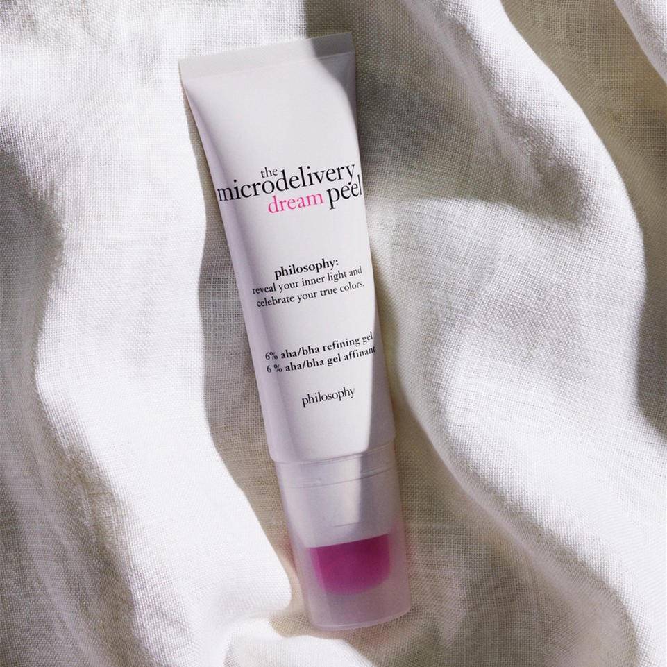 脸上有个光滑不痛不痒的小疙瘩,脸上皮肤粗糙长疙瘩是怎么回事