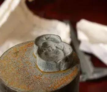 红木手把件机雕和手工雕的区别,翡翠吊坠如何分辨手工雕还是机雕