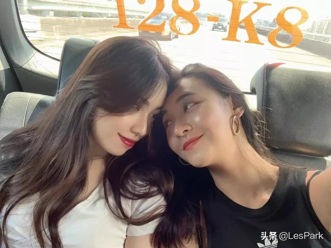 看完这对超甜LES拉拉CP,我先弯为敬