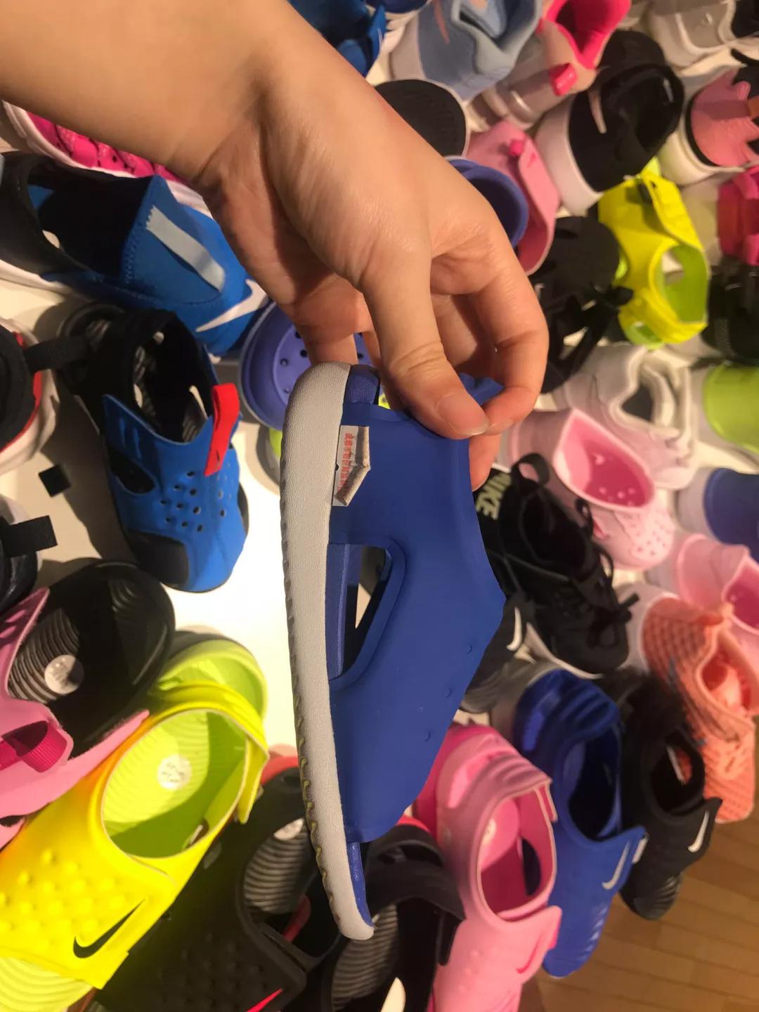 高颜值凉鞋小孩,什么材质的凉鞋鞋底最软