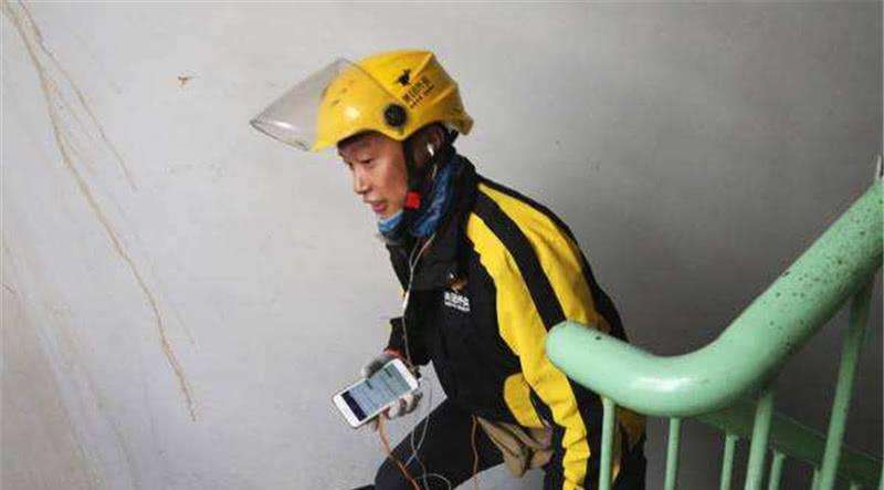 外卖小哥如何才能安全送外卖,外卖小哥给人送外卖的麻烦