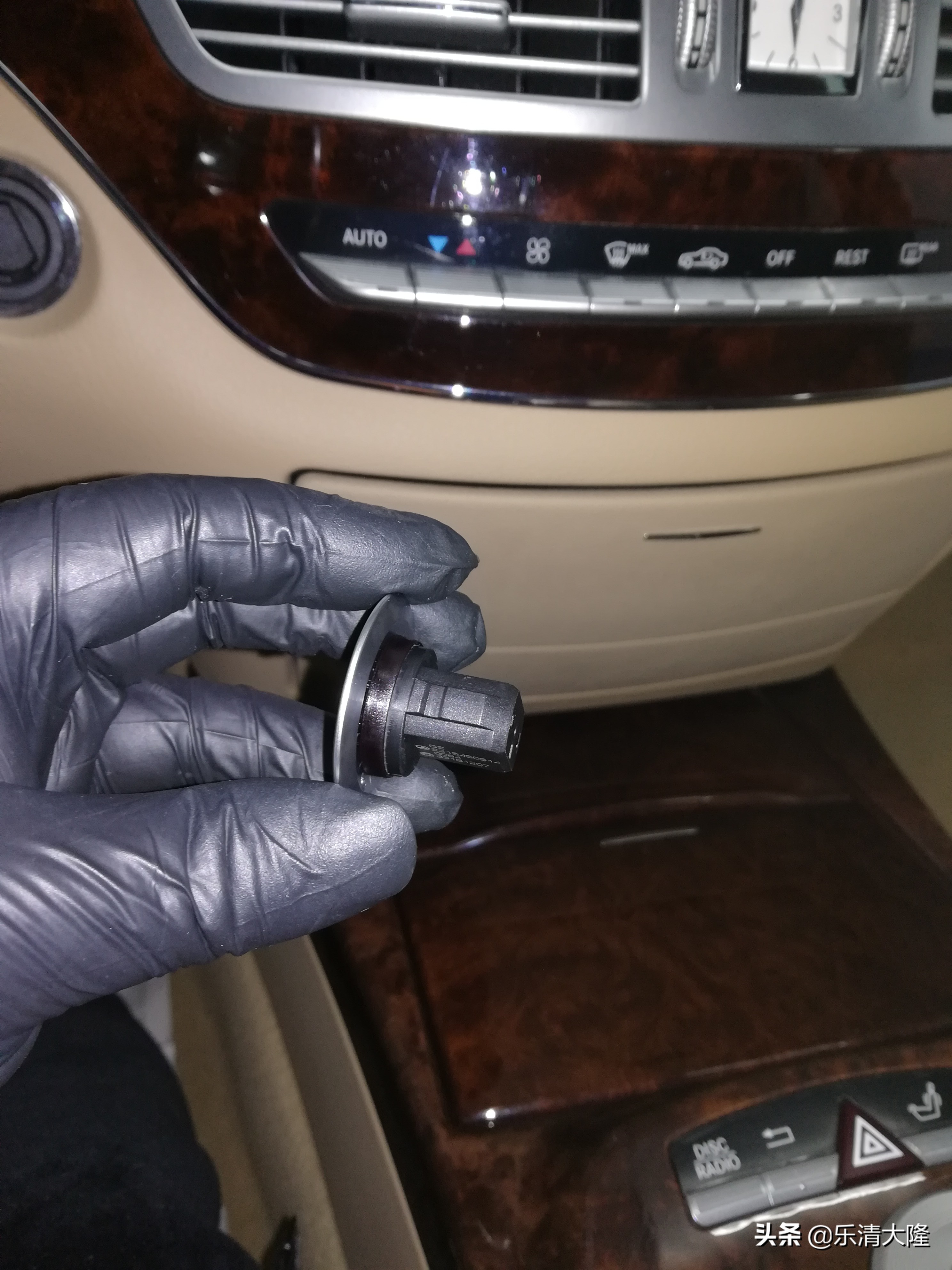 奔驰s350门边镀铬条,奔驰s350座椅清洗翻新