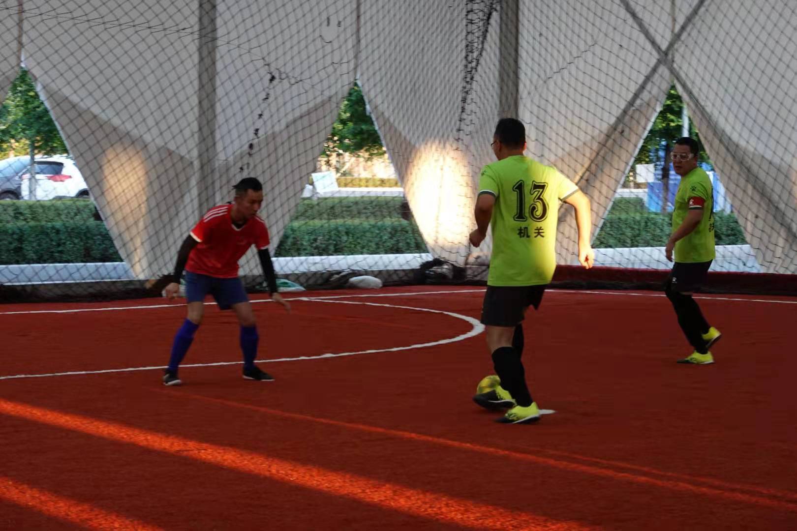 “聚力经开”五人制足球赛在长春举行，这是一场足球和美食聚会