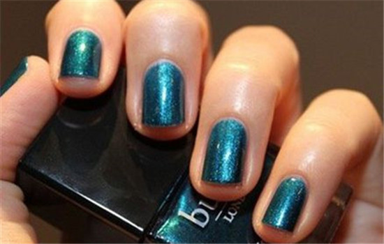 涂指甲油前需要打磨指甲表面吗,指甲尖边缘一圈白色指甲油怎么涂