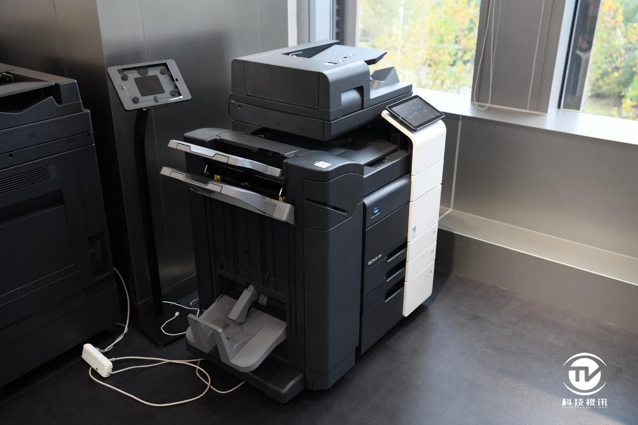 柯尼卡美能达印刷系统开箱,柯尼卡美能达彩印自动装订机