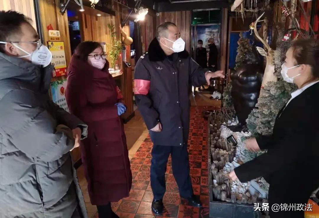 变的是“角”色不变的是“警”色