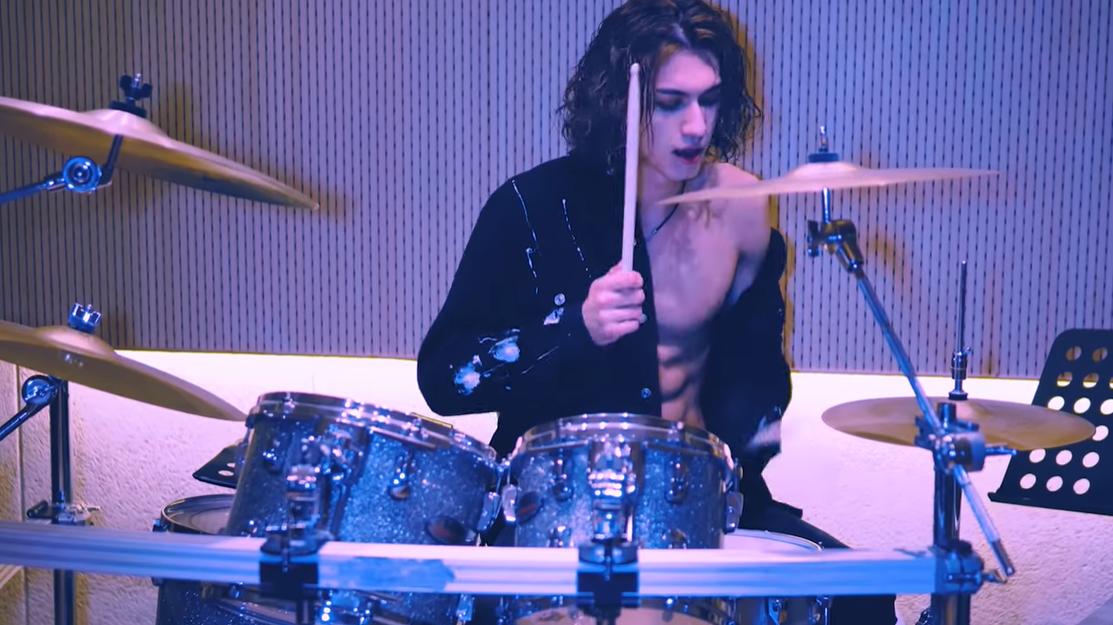 被公司冷藏，成为网红另辟蹊径，帅气韩国打鼓小哥圈粉18万粉丝