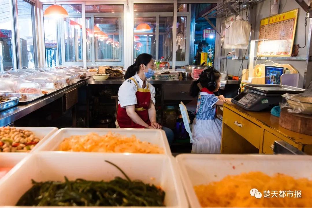 妗堟澘涓嬩笂缃戣,妗堟澘涓嬩笂缃戣鐨勫皬濂冲