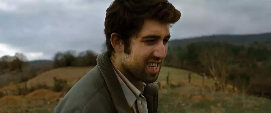 导演拒绝删减任何镜头!片长3小时,生生扯下了理想主义的遮羞布