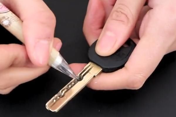 家里锁上钥匙生锈了怎么办,家里的钥匙生锈了