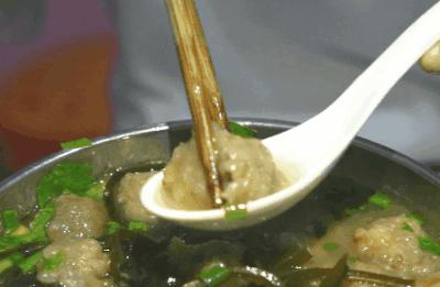 肉丸不散有弹性既好吃简单易学,肉丸怎么煮不容易散开