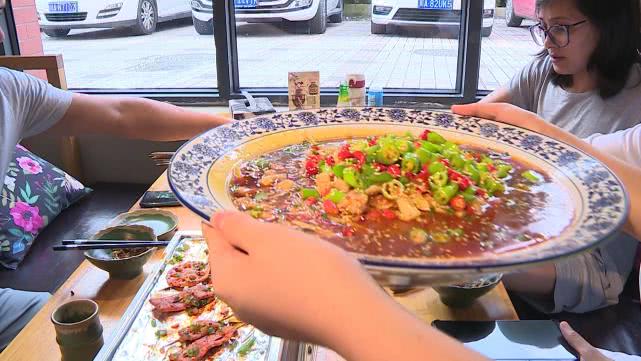 在成都比自贡还辣的自贡菜,在成都吃自贡菜