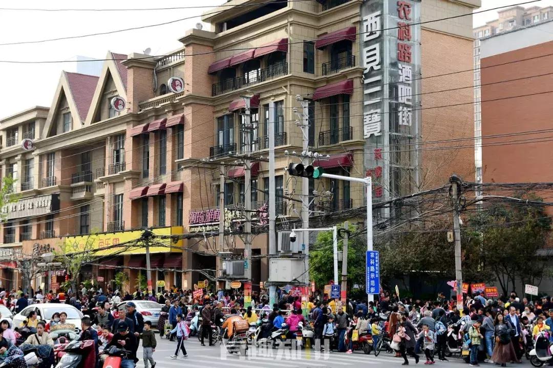 在纬一路和农科路酒吧街，嗨一场成年人的游戏