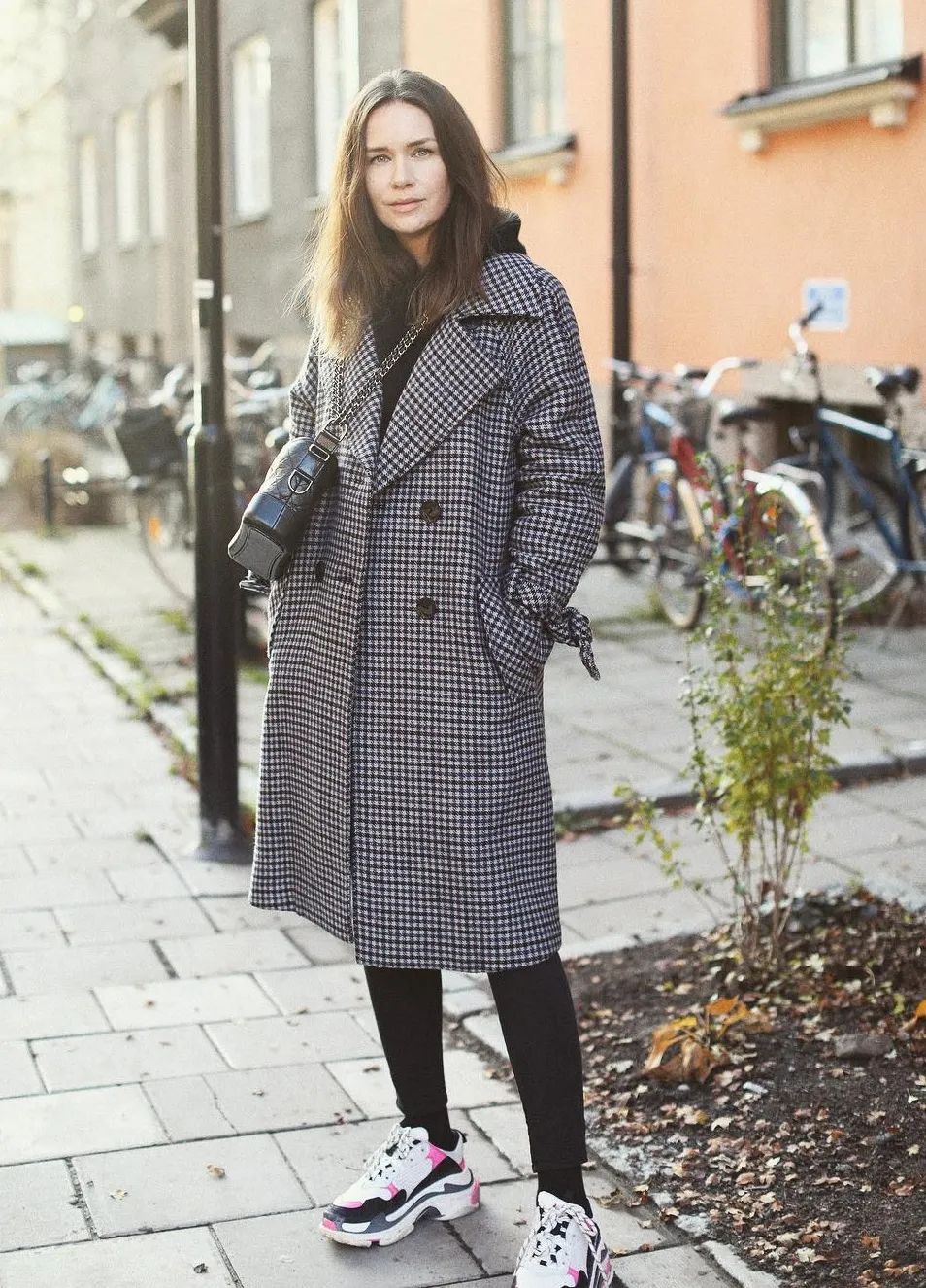 墨绿色格纹大衣怎样搭配好看,短款格纹毛呢大衣的搭配方法